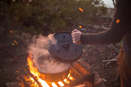 CAMP CHEF Deluxe Dutch Oven